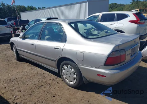 1997 Honda Accord Lx z USA, uszkodzony, nr VIN 1HGCD5634VA245984